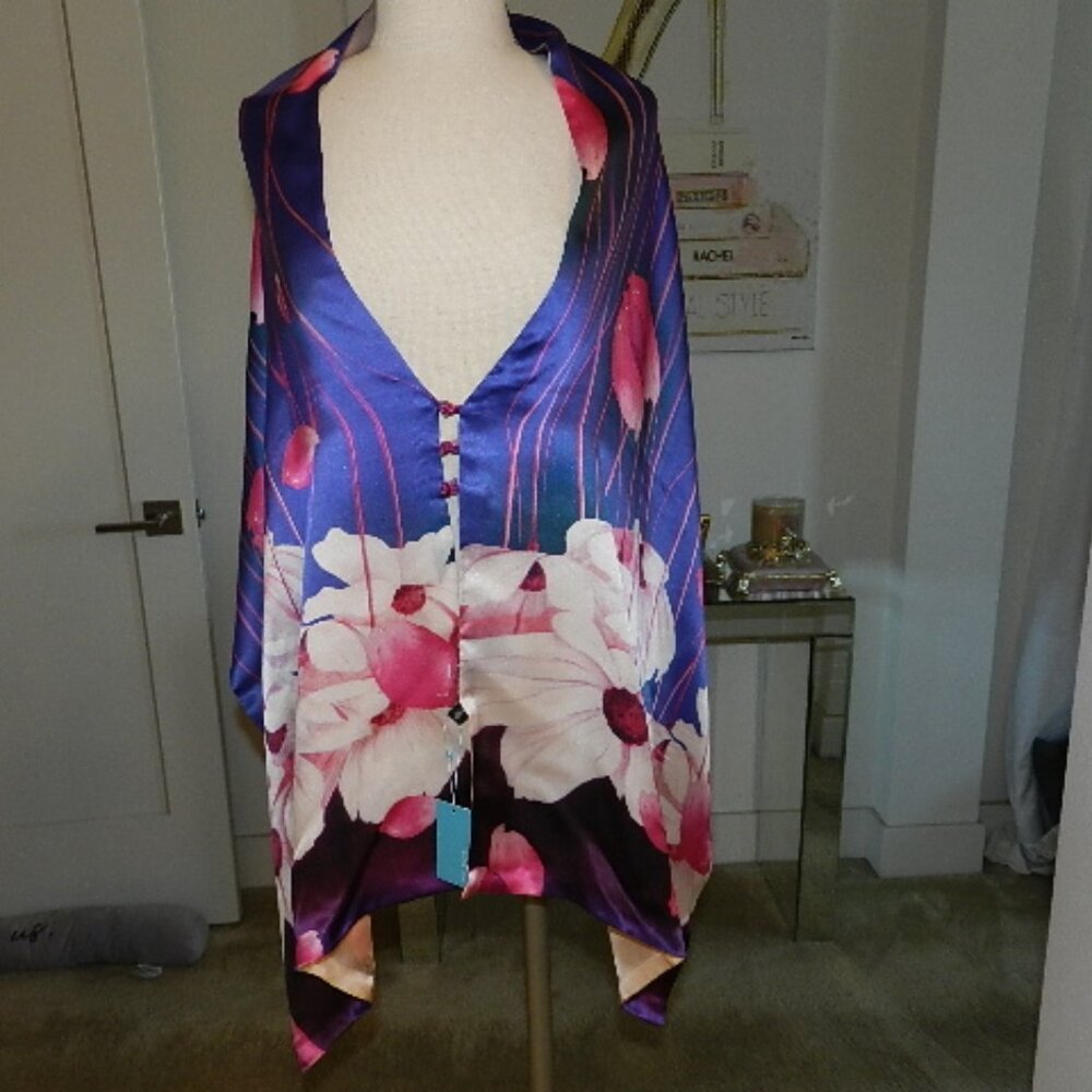 NWT bump into Silk Floral Printed Cape Scarf Cape Wrap Capelet